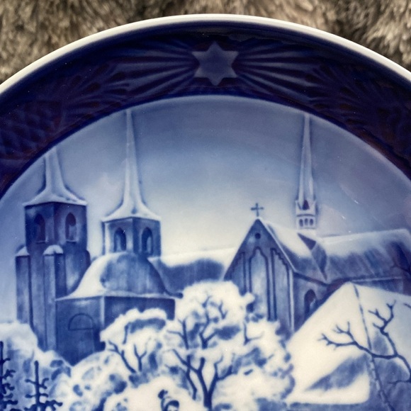 Royal Copenhagen Blue Winter Scene Plate - Picture 12 of 16